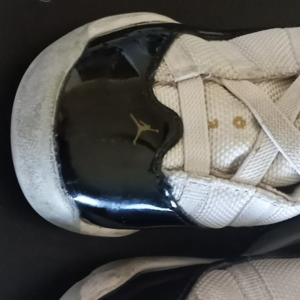 Black and white Air Jordan size 9C